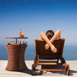 Beerboy Gartentisch Getränkekühler Ø50cm Polyrattan Bicolor Braun -Outdoor Grills Verkaufsgeschäft 10029628 yy 0004 ambient Blumfeldt Beerboy Gartentisch Polyrattan Kuehler